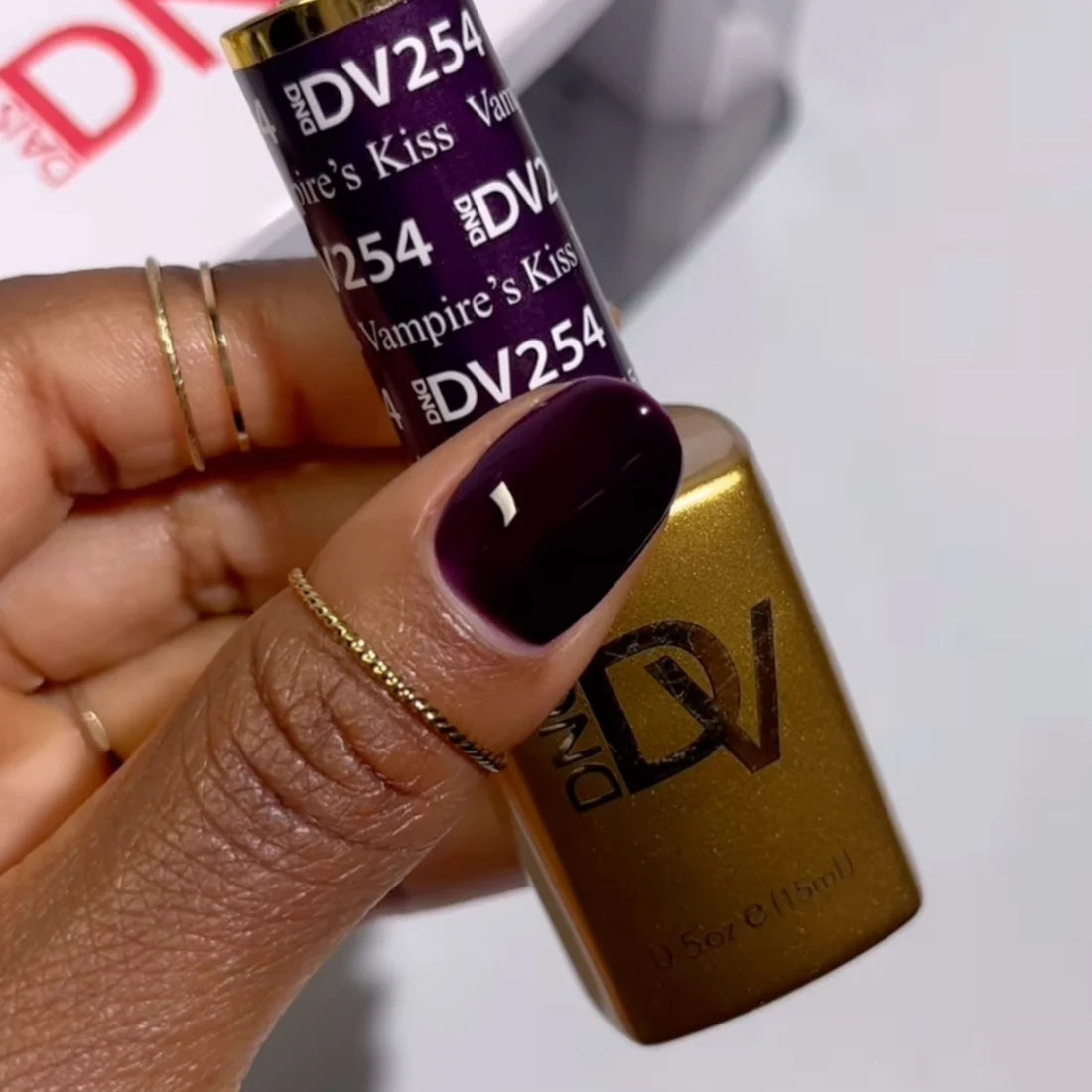 DND DIVA Duo Vampire's Kiss Diva #254 .05 oz.