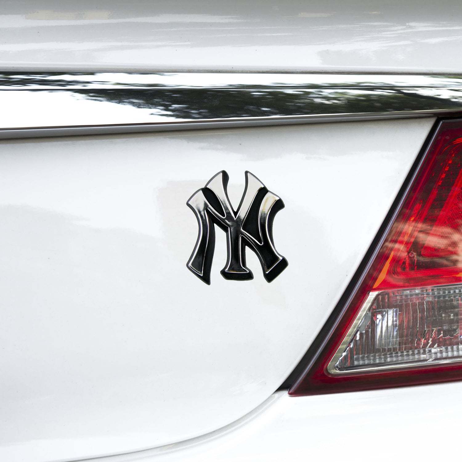 Fanmats New York Yankees Molded Chrome Emblem