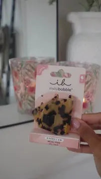 Durable Leo Love Everclaw: metal-free, strong hold, happy hair in a stylish, unbreakable accessory!