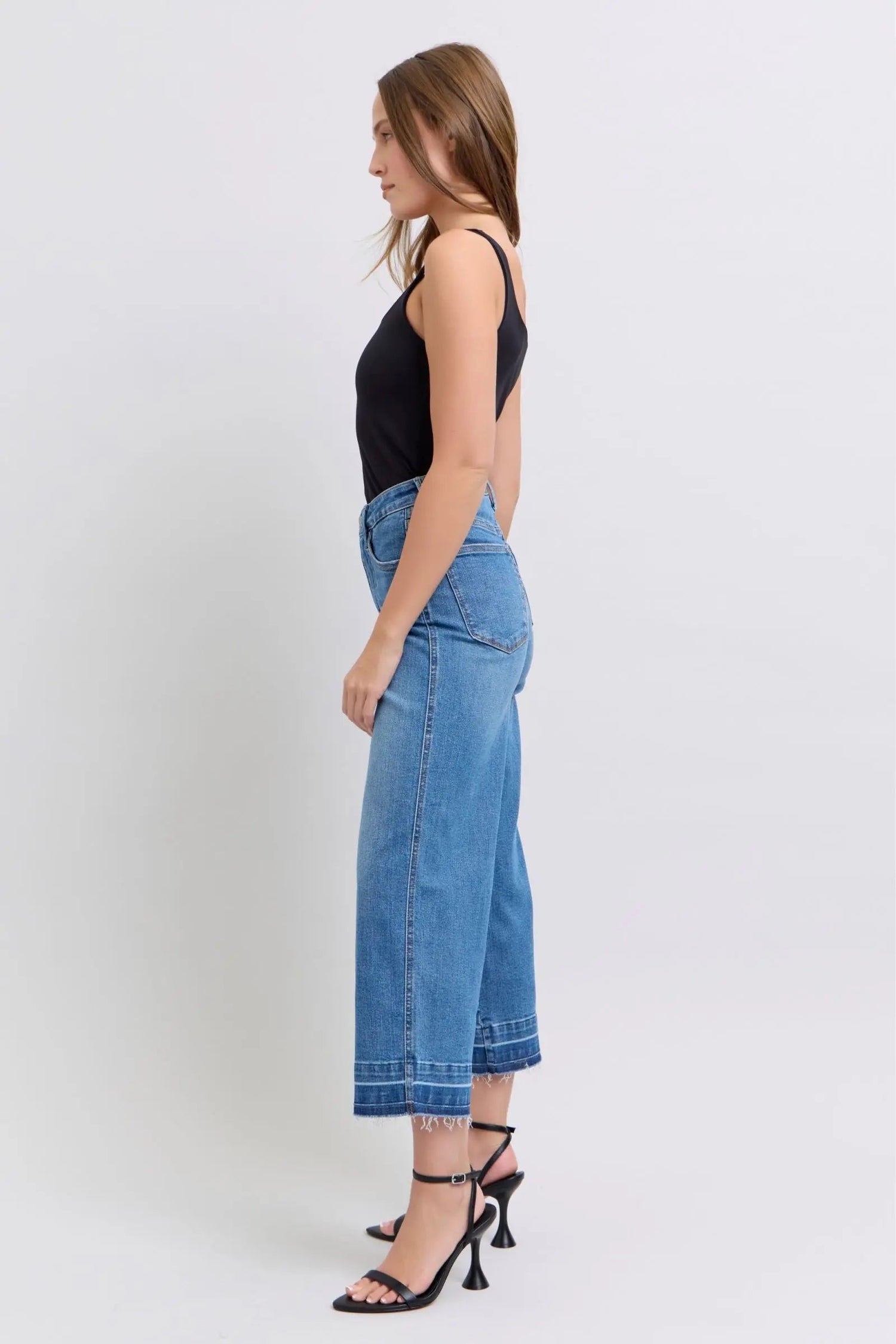 Judy Blue Cropped Tummy Control Jeans* Judy Blue