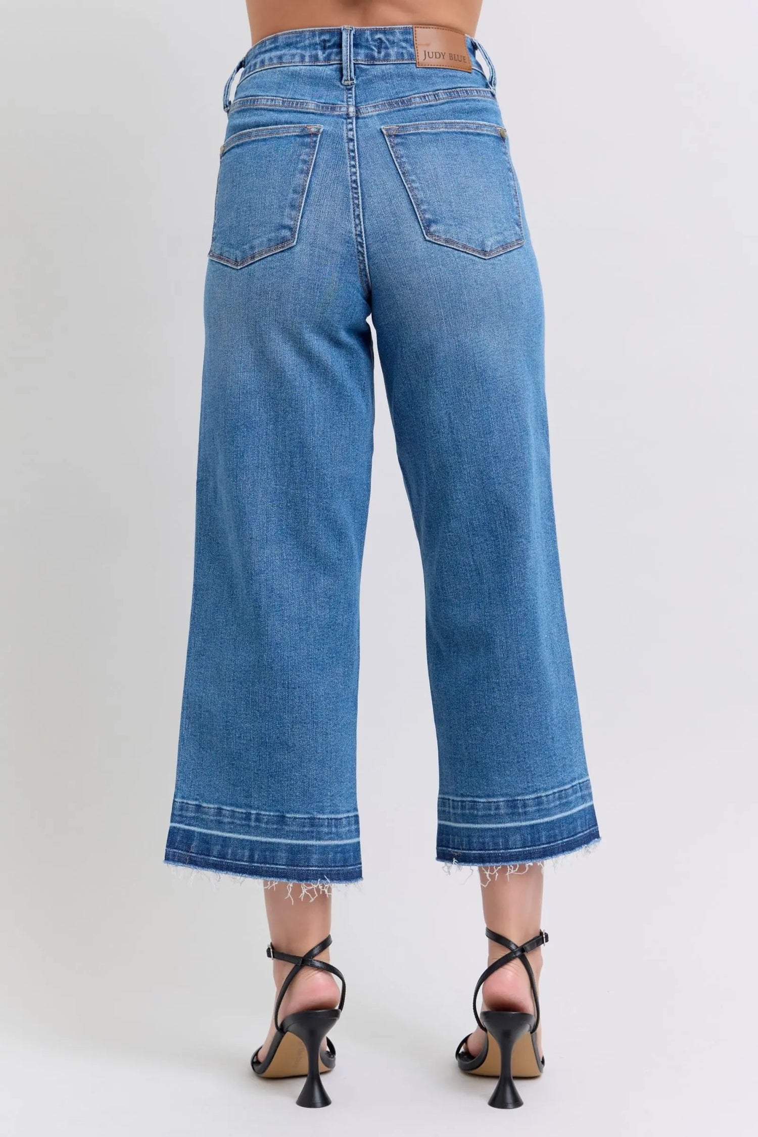 Judy Blue Cropped Tummy Control Jeans* Judy Blue