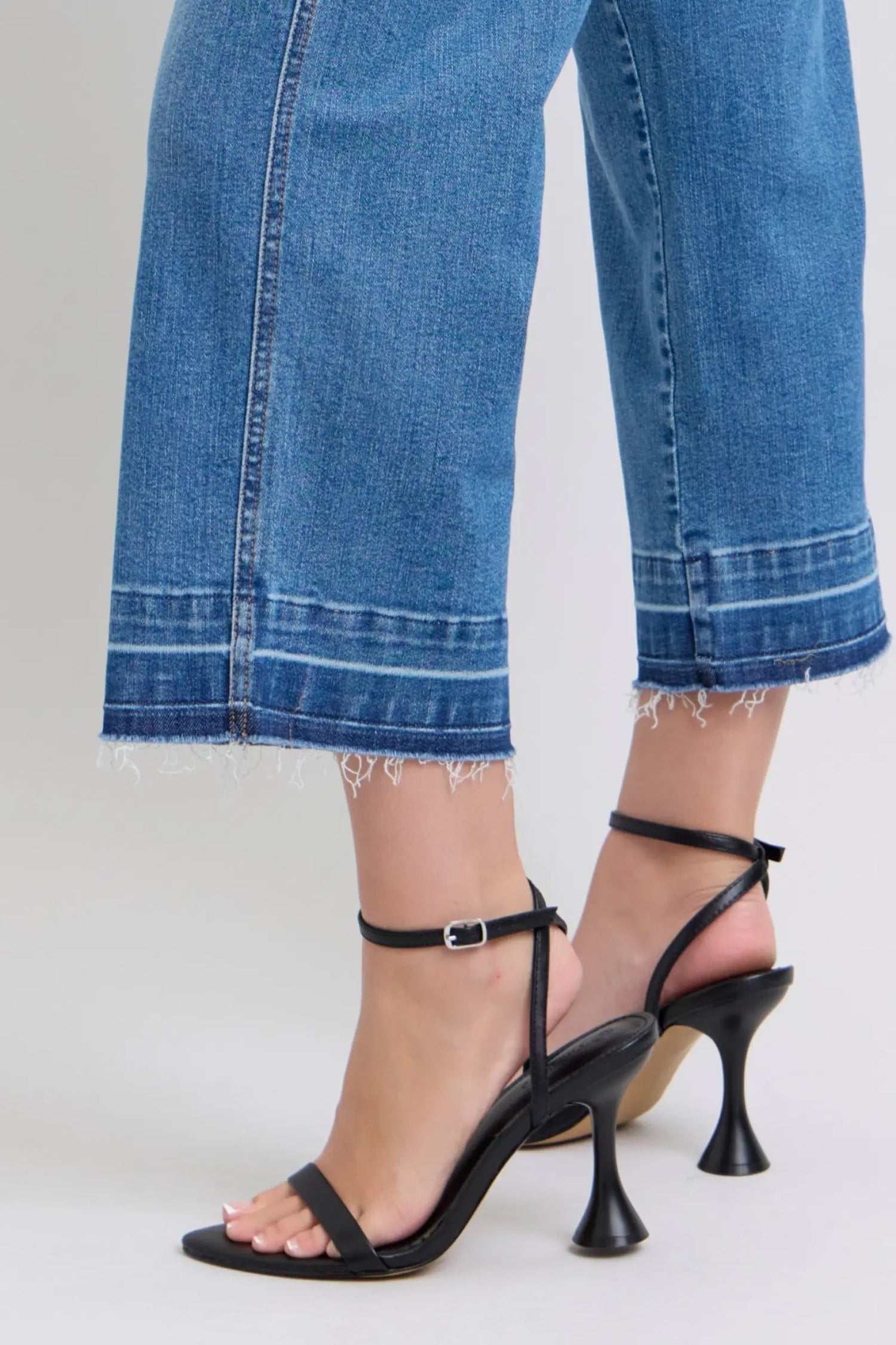 Judy Blue Cropped Tummy Control Jeans* Judy Blue