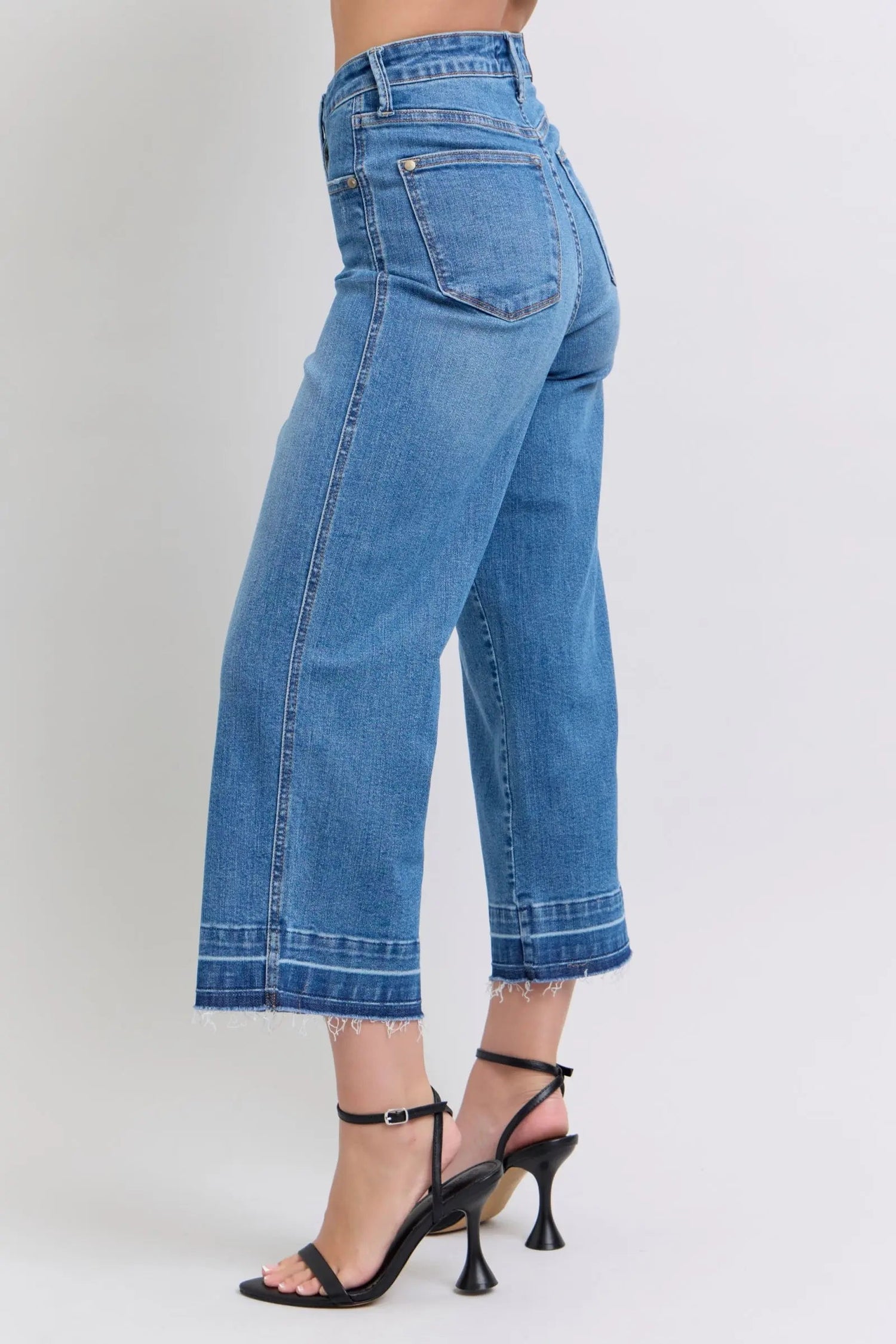 Judy Blue Cropped Tummy Control Jeans* Judy Blue