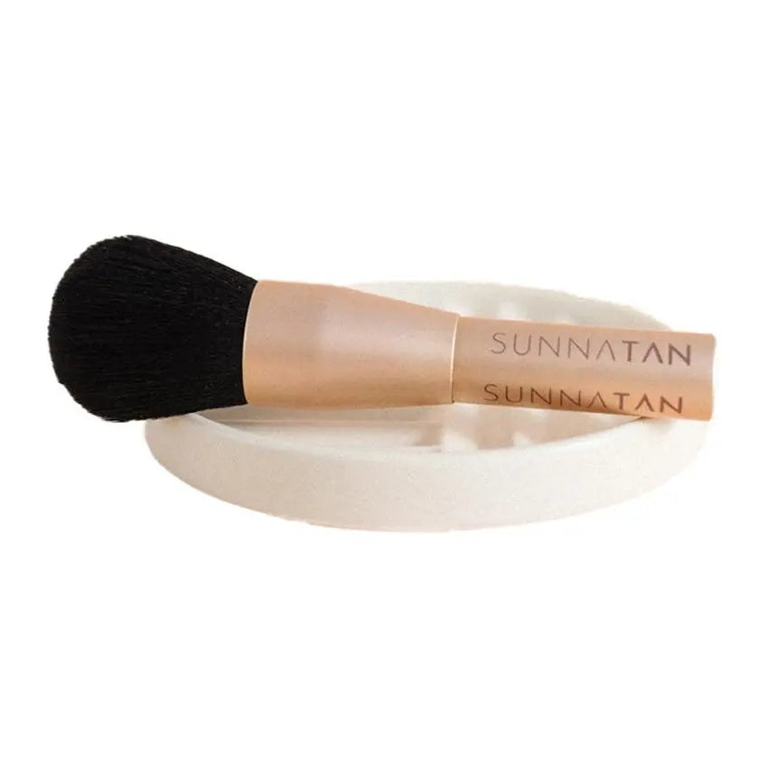 Enhance your sunless tan with PinkPro's Sunna Rose Gold Blending Brush – a must-have for flawless application and contouring!