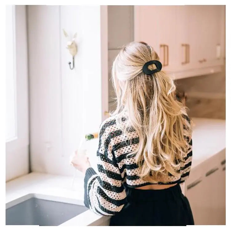 Teleties Flat Clip: Stylish, durable, perfect for any occasion. Choose your size for a secure, lasting hold. Upgrade your hair game now!
