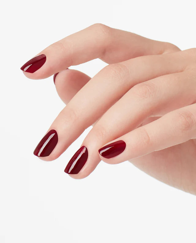 El esmalte de uñas OPI se vuelve azul por el rojo*