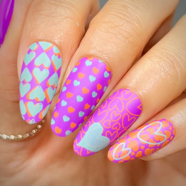Maniology Shape Nouveau: Happy Hearts - Nail Stamping Plate