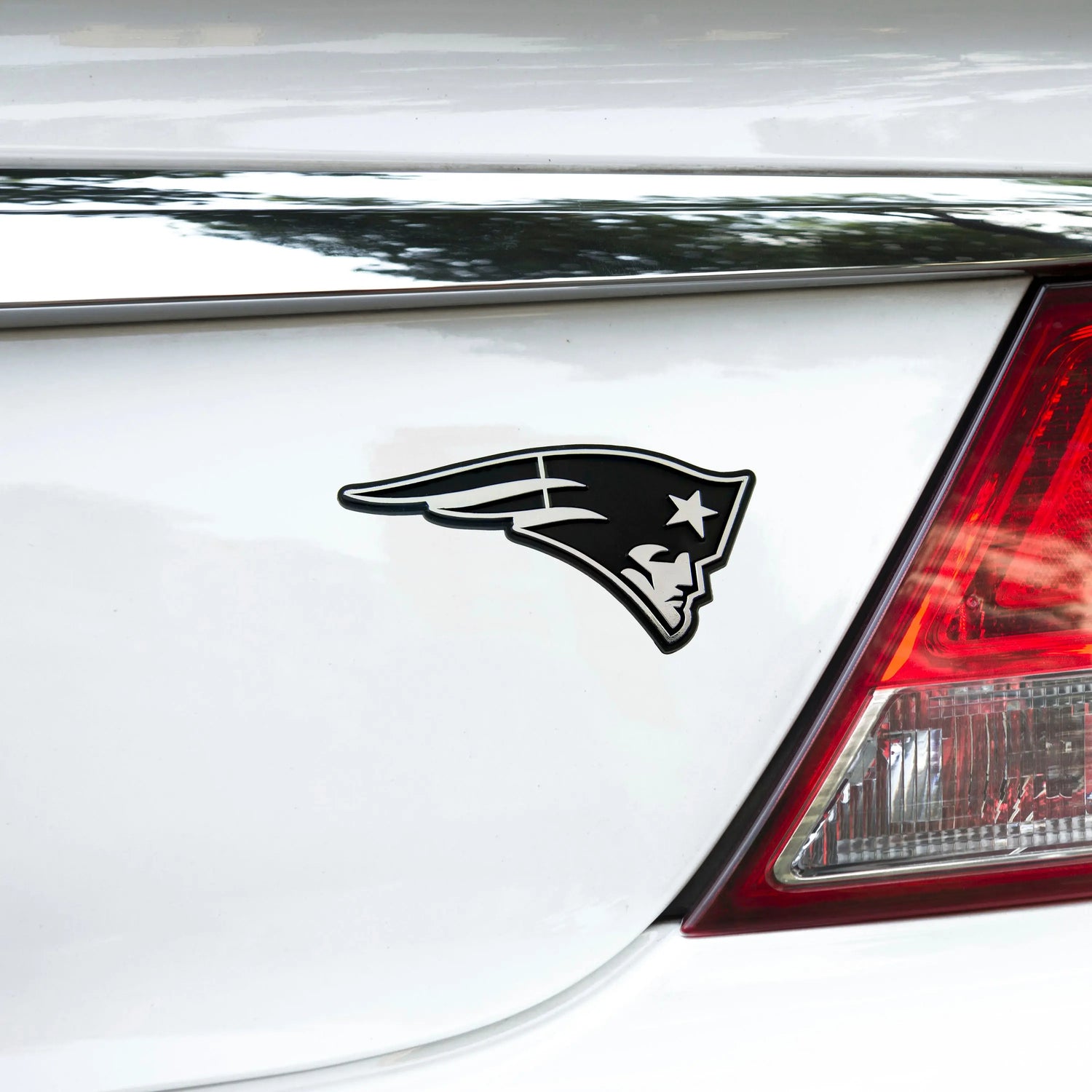 Fanmats New England Patriots Molded Chrome Emblem Fanmats