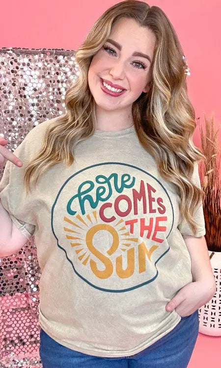 Graphic T-Shirt Here Comes the Sun PinkPro Beauty Supply