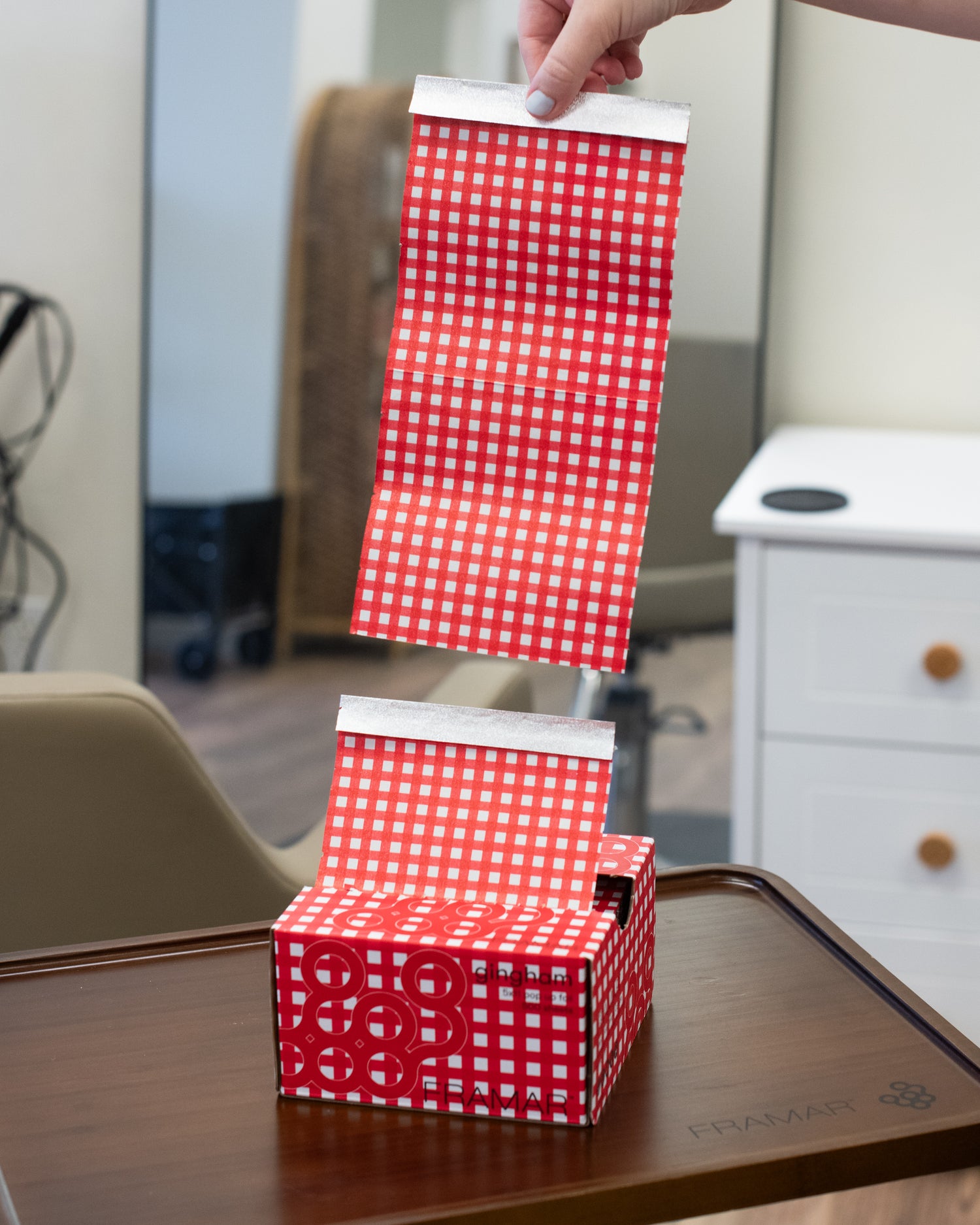 Framar Red Gingham Pop Up Foils 500 Count