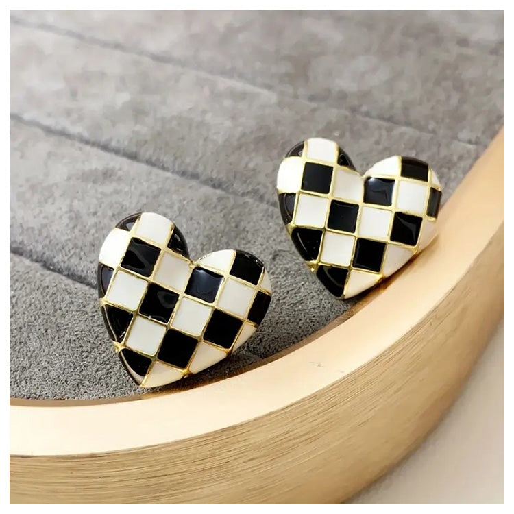 Earrings Checkered Heart Stud - Black