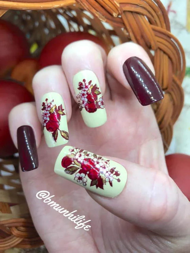 Maniology Lacey Details - Placa para estampar uñas