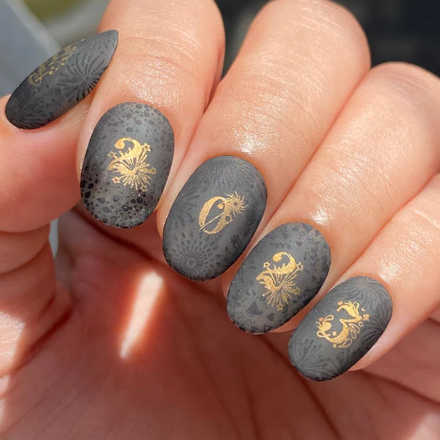 Maniology Lacey Details - Placa para estampar uñas