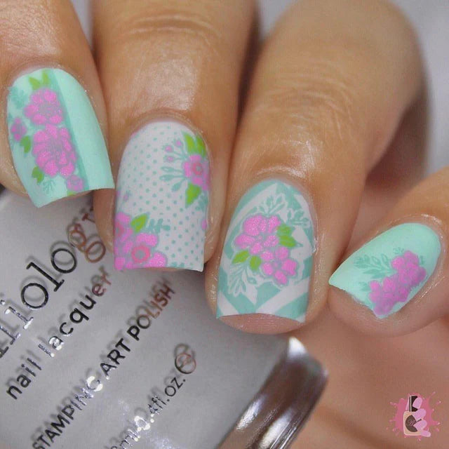 Maniology Lacey Details - Placa para estampar uñas