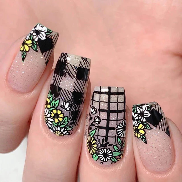 Maniology Lacey Details - Placa para estampar uñas