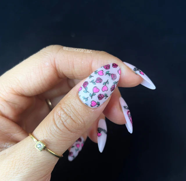 Maniology Hearts & Chains: Links of Love - Nail Stamping Plate