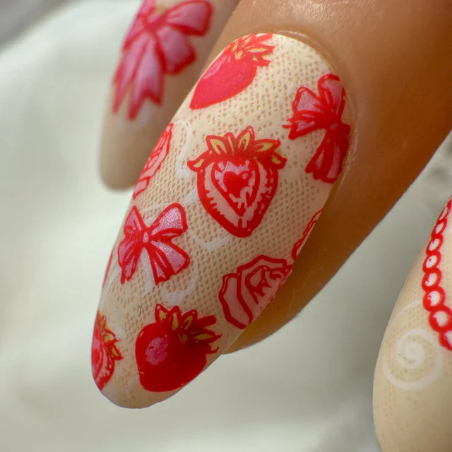 Maniology Coquette Valentines: Laced in Love - Nail Stamping Plate